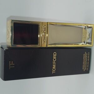 Tom Ford Shade And Illuminate Soft Radiance Foundation SPF 50 - 2.0 Buff